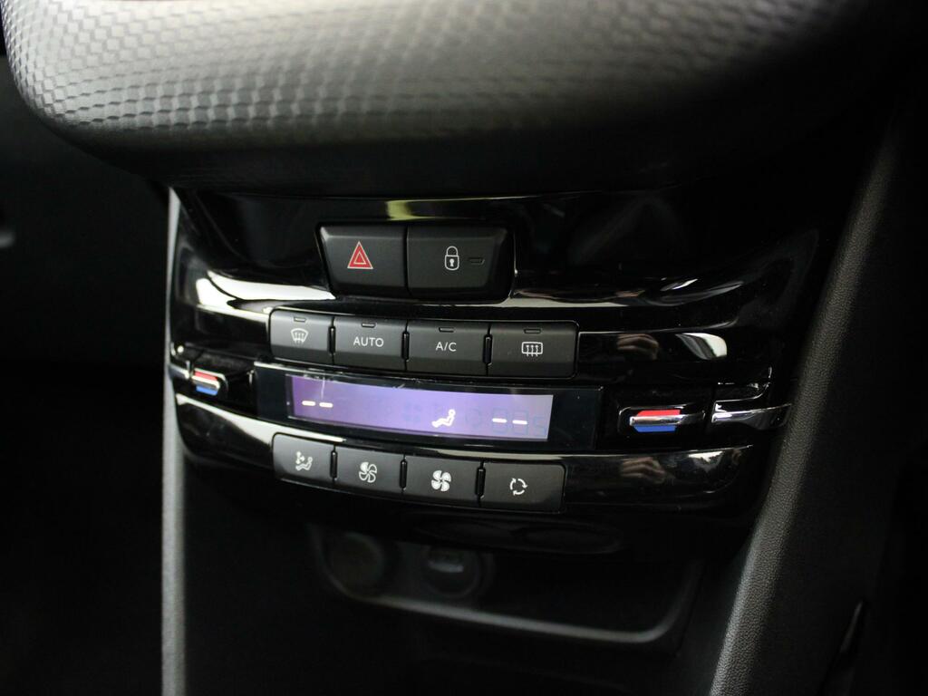 Peugeot 2008 1.2 Puretech 110 Signature Eat6 Black #24