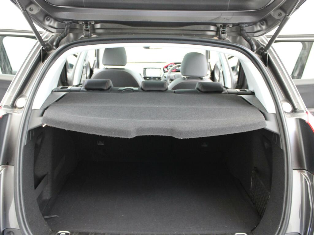Peugeot 2008 1.2 Puretech 110 Signature Eat6 Black #36