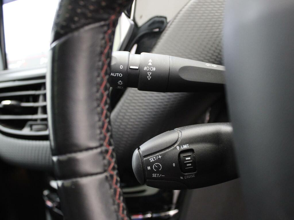 Peugeot 2008 1.2 Puretech 110 Signature Eat6 Black #31