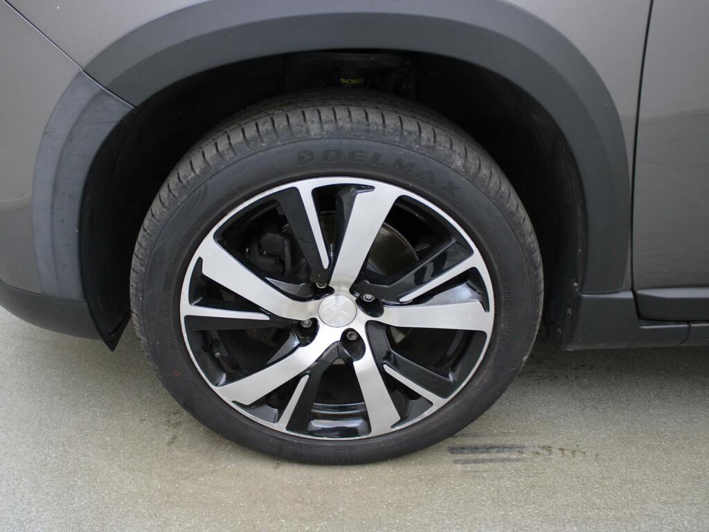 Peugeot 2008 1.2 Puretech 110 Signature Eat6 Black #42