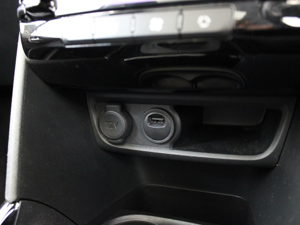 Peugeot 2008 1.2 Puretech 110 Signature Eat6 Black #25