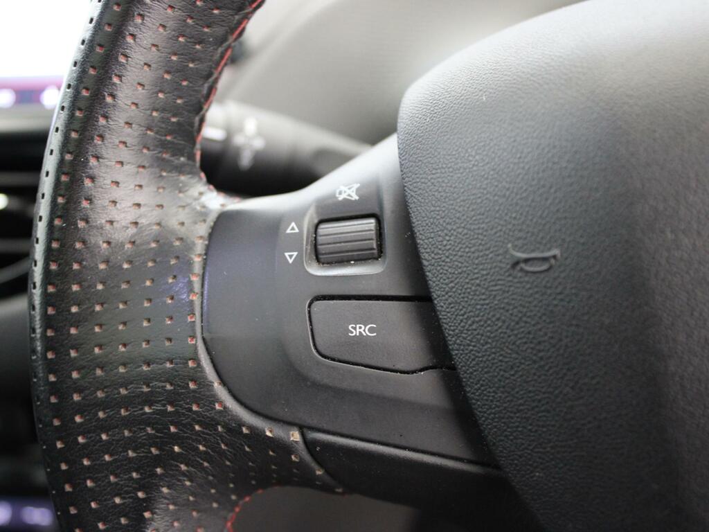 Peugeot 2008 1.2 Puretech 110 Signature Eat6 Black #29