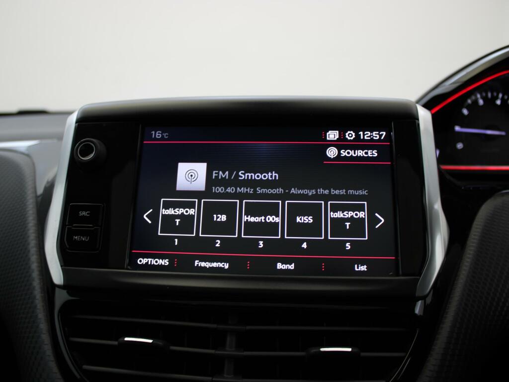 Peugeot 2008 1.2 Puretech 110 Signature Eat6 Black #21