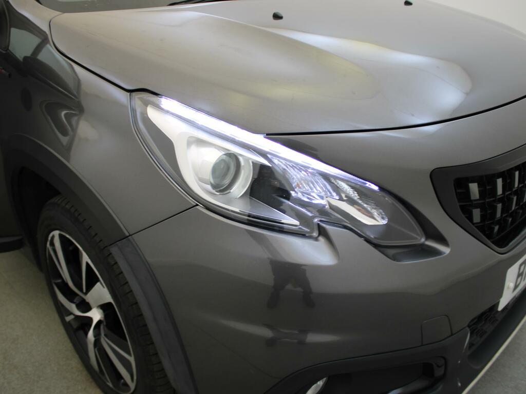 Peugeot 2008 1.2 Puretech 110 Signature Eat6 Black #38