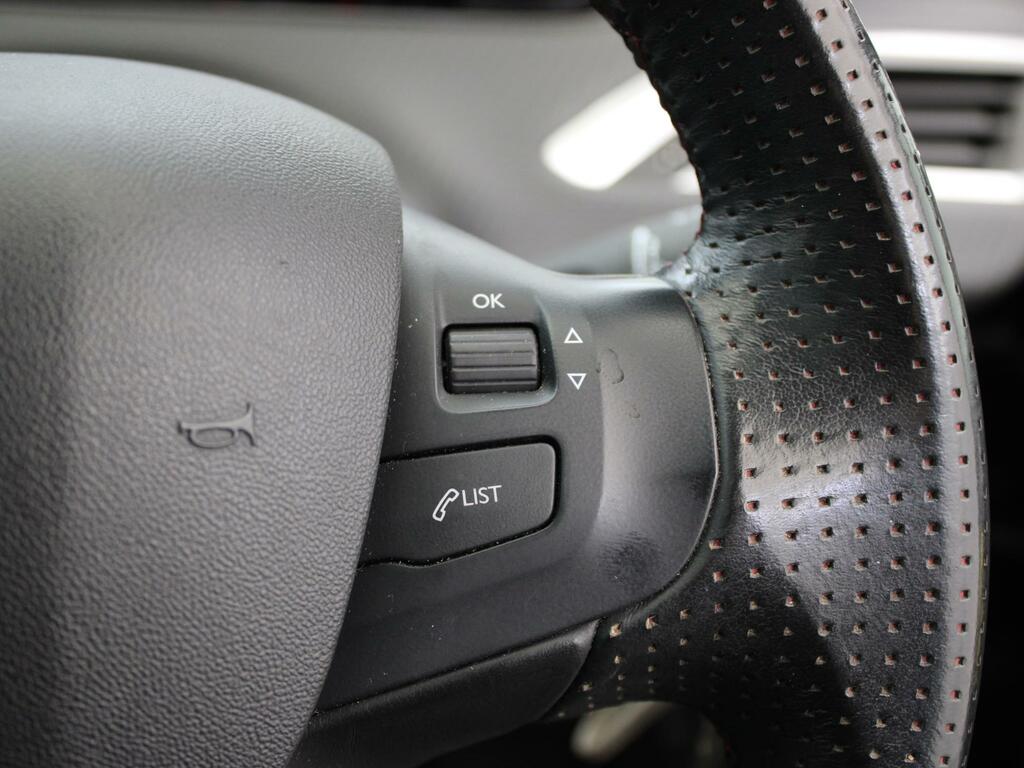 Peugeot 2008 1.2 Puretech 110 Signature Eat6 Black #30
