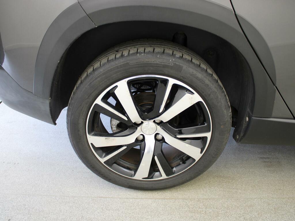 Peugeot 2008 1.2 Puretech 110 Signature Eat6 Black #40