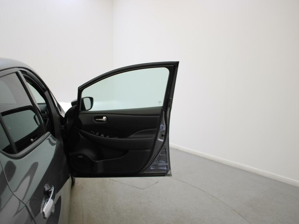 Nissan Leaf 40Kwh N-connecta Cwvehiclemarketing White #32