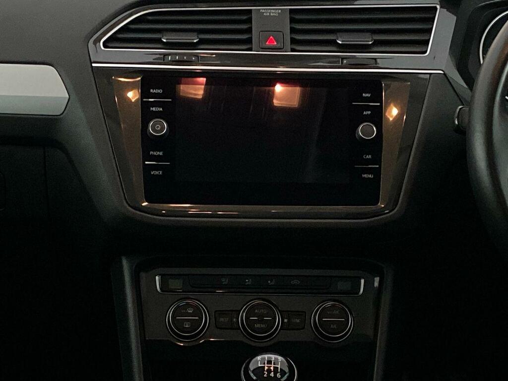Volkswagen Tiguan 2.0 Se Navigation Tdi Dsg 148 Bhp Black #10