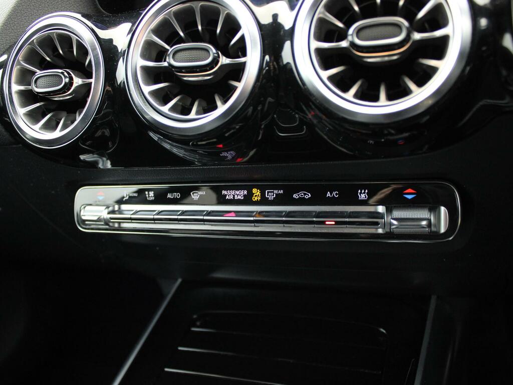 Mercedes-Benz EQA Mercedes 300 Estate Amg Line 168Kw 66.5Kwh White #25