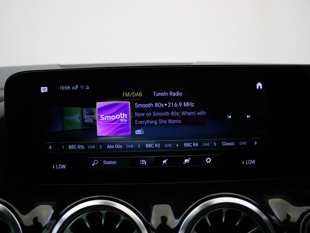 Mercedes-Benz EQA Mercedes 300 Estate Amg Line 168Kw 66.5Kwh White #23