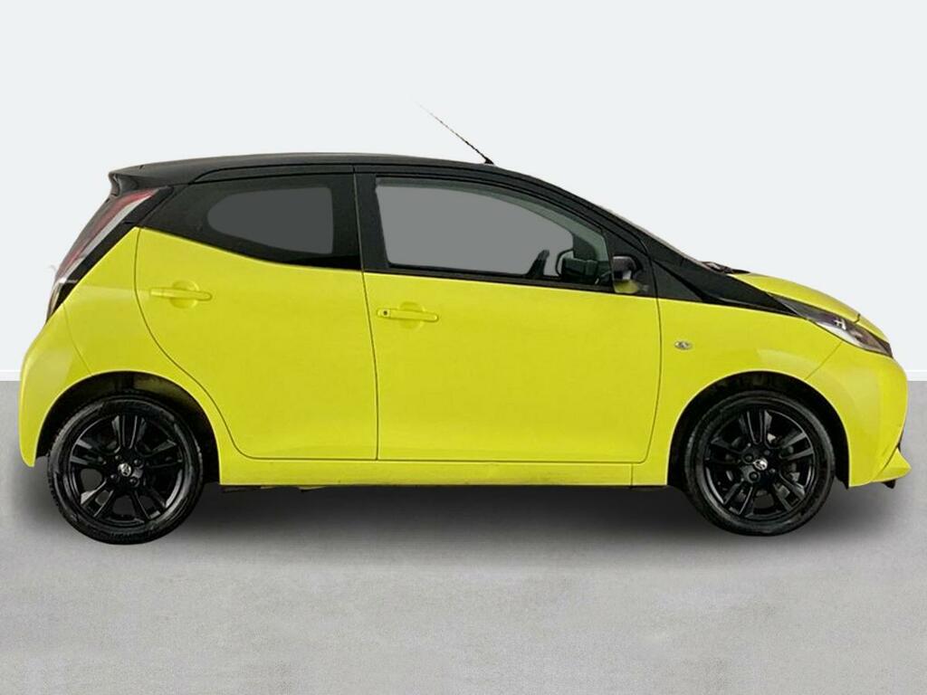 Toyota Aygo 1.0 Vvt-i X-cite 3 DC16ERY Yellow #2