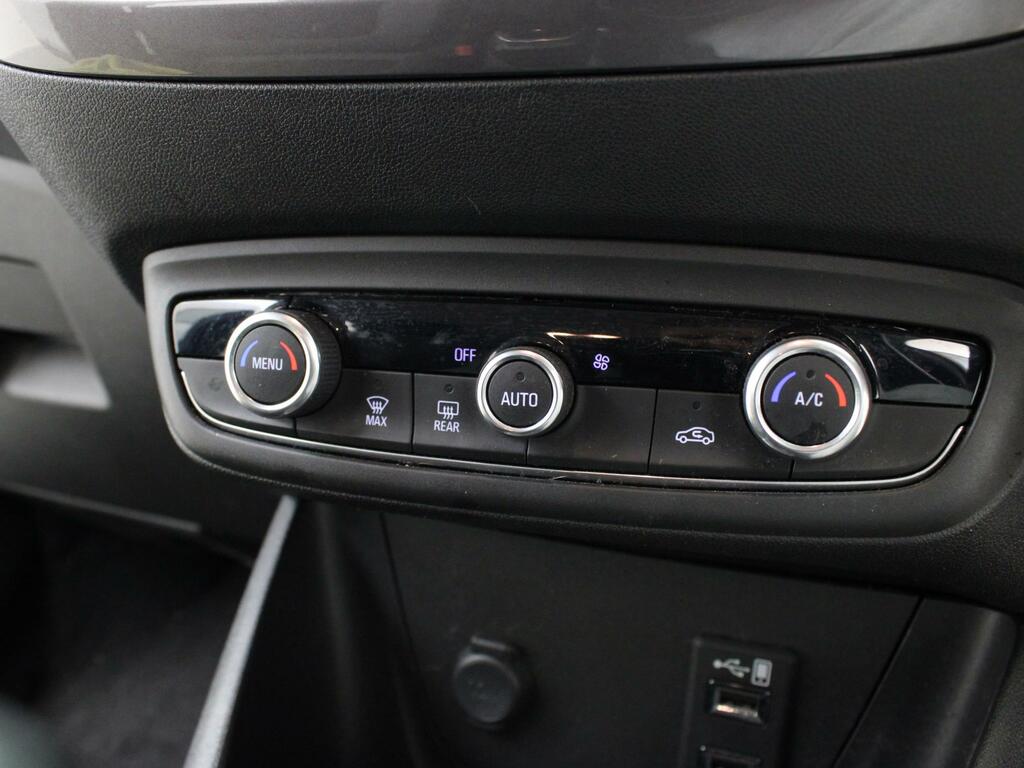 Vauxhall Crossland X Elite White #17