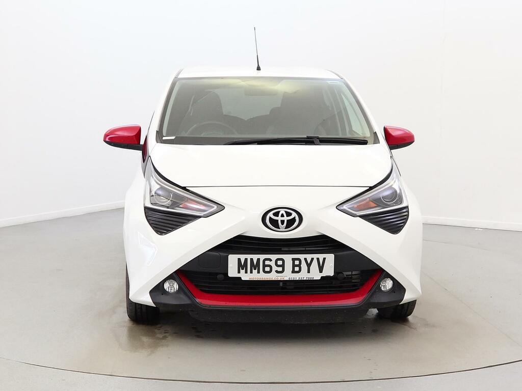 Toyota Aygo 1.0 Vvt-i X-trend White #2