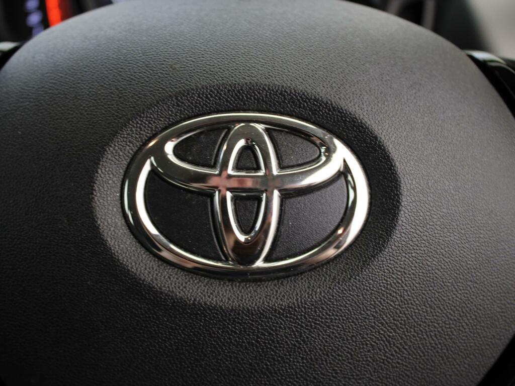 Toyota Aygo X-play Red #26