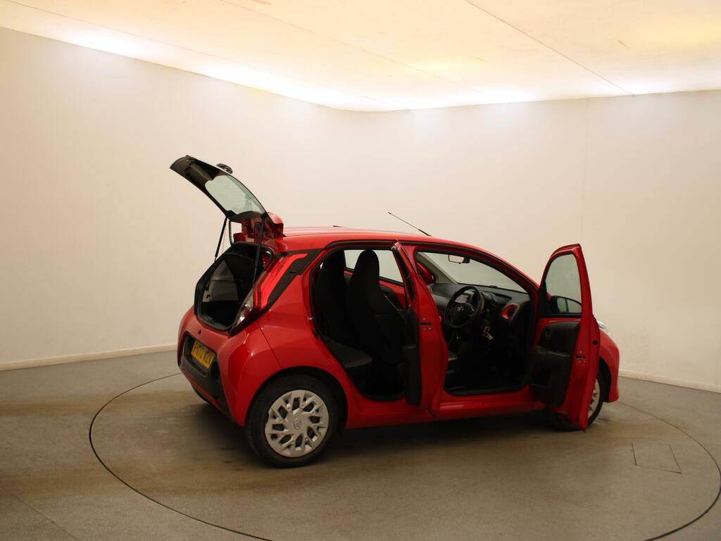 Toyota Aygo X-play Red #35