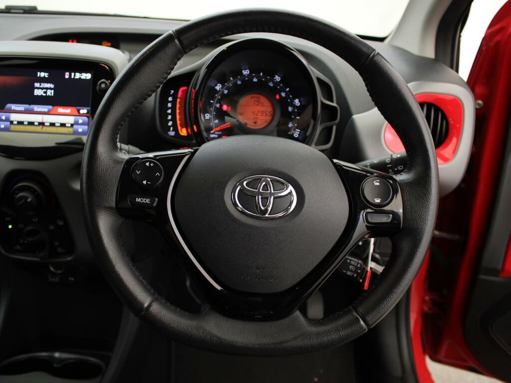 Toyota Aygo X-play Red #25