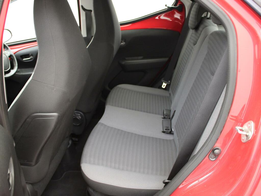 Toyota Aygo X-play Red #9