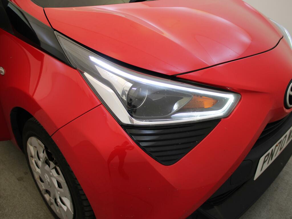 Toyota Aygo X-play Red #36