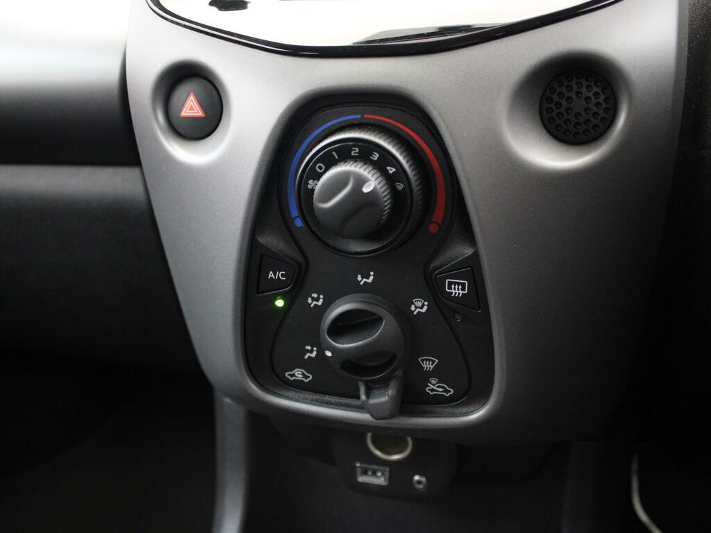 Toyota Aygo X-play Red #22
