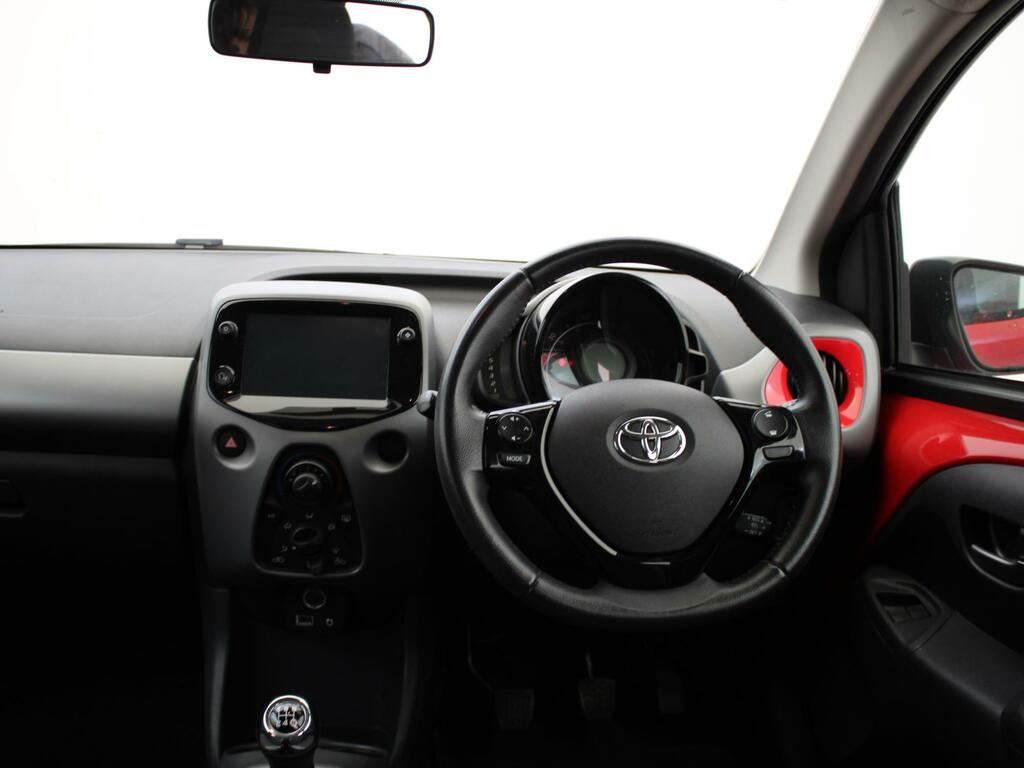 Toyota Aygo X-play Red #11