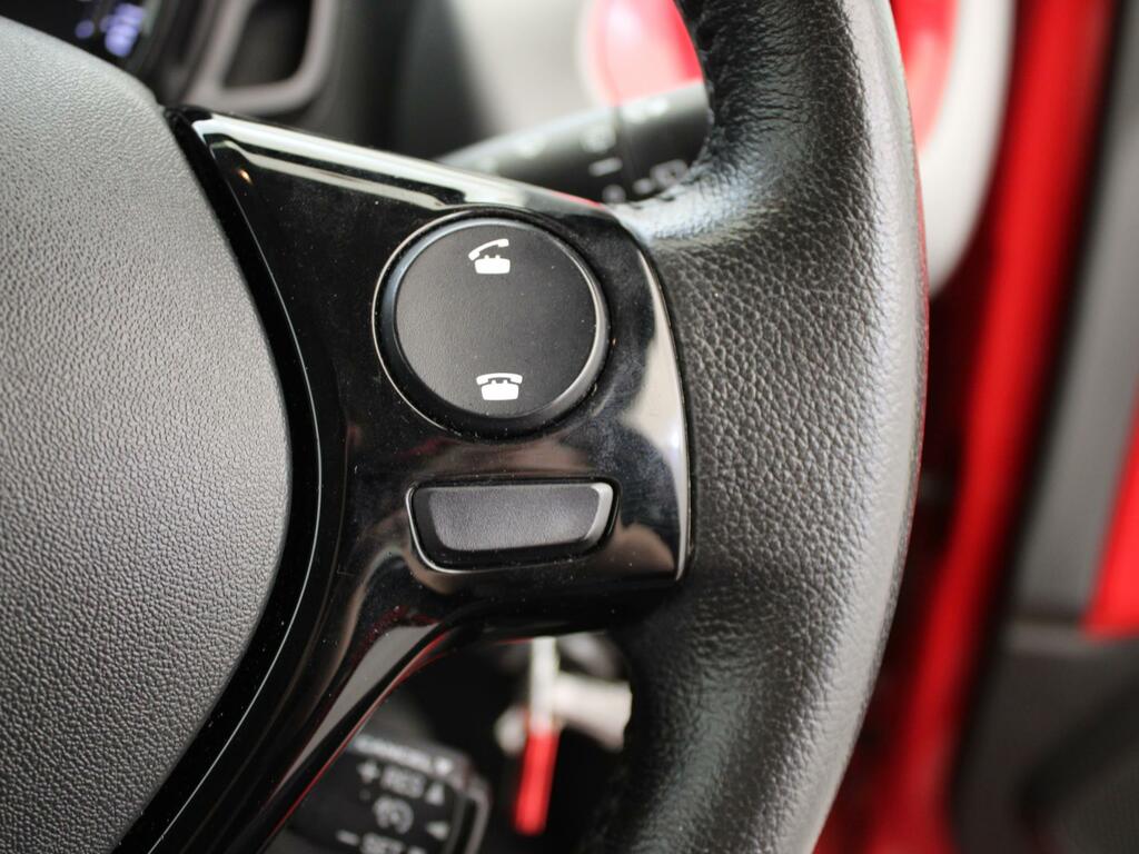 Toyota Aygo X-play Red #28