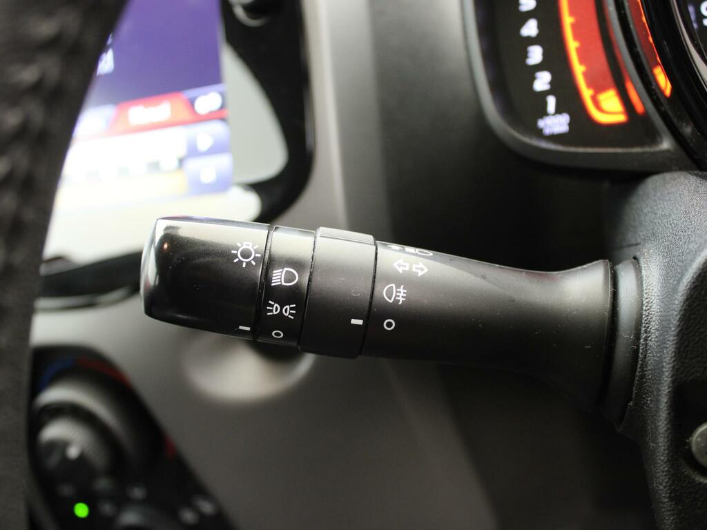 Toyota Aygo X-play Red #30