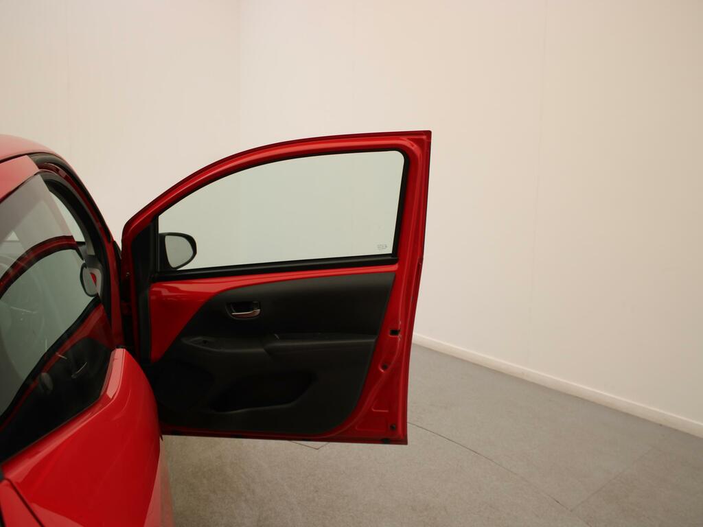 Toyota Aygo X-play Red #32