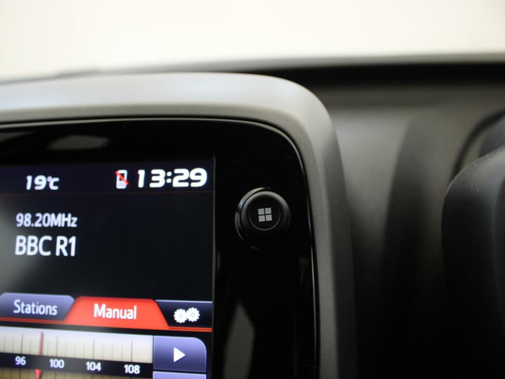 Toyota Aygo X-play Red #21