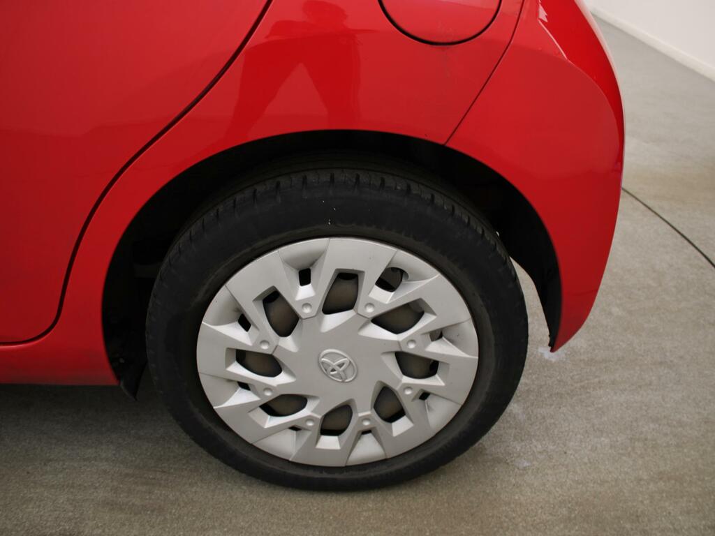 Toyota Aygo X-play Red #37