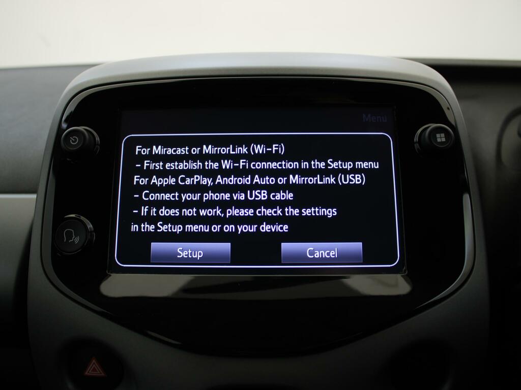 Toyota Aygo X-play Red #15