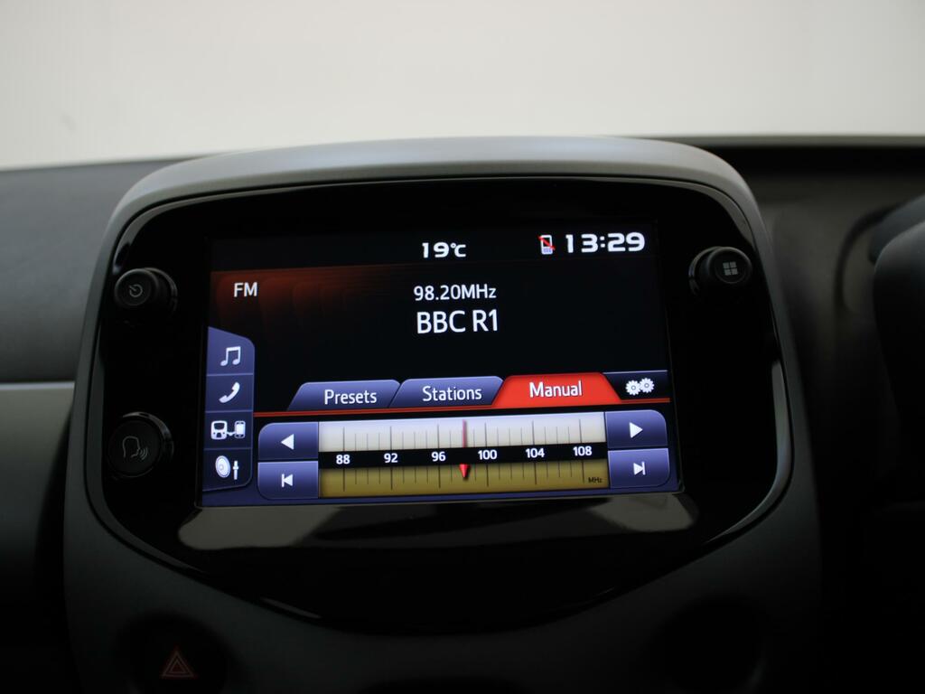 Toyota Aygo X-play Red #19