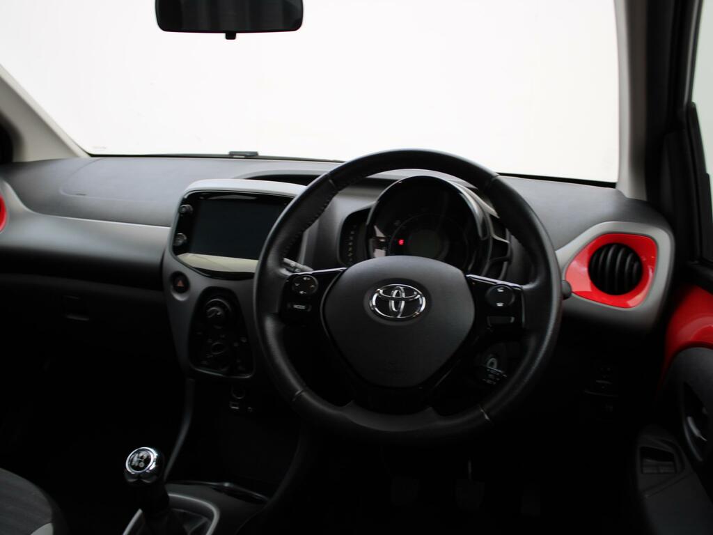 Toyota Aygo X-play Red #12