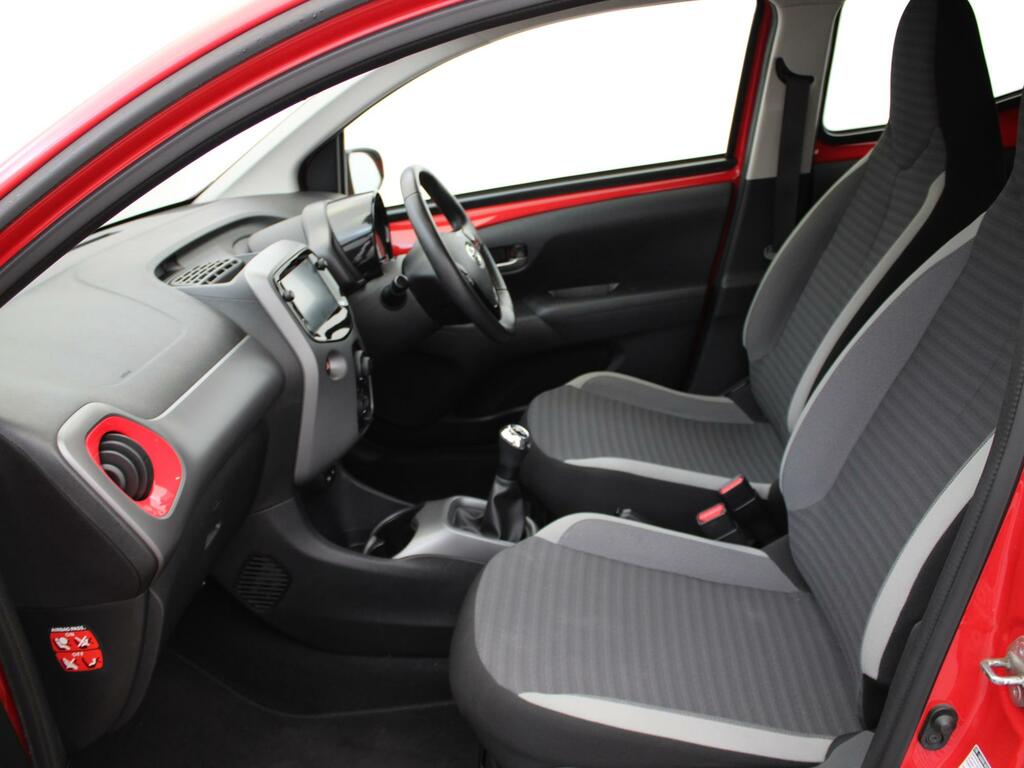 Toyota Aygo X-play Red #8