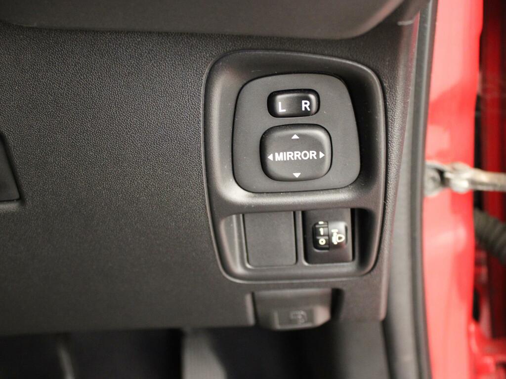 Toyota Aygo X-play Red #31