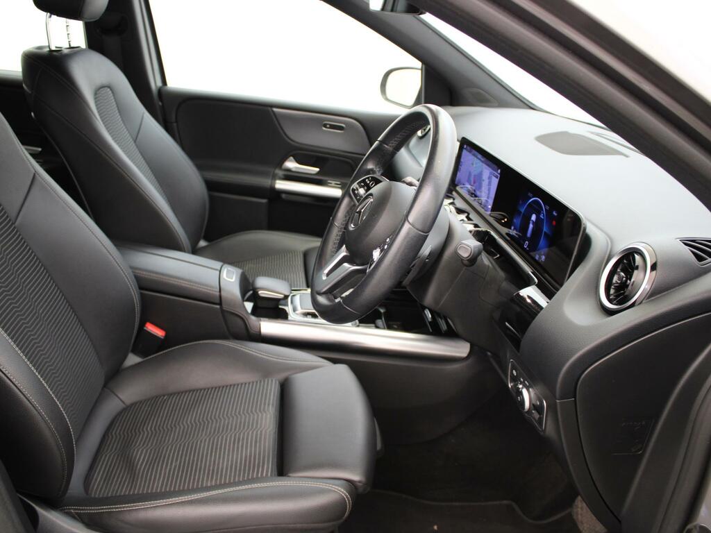 Mercedes-Benz B Class Amg Line Red #9