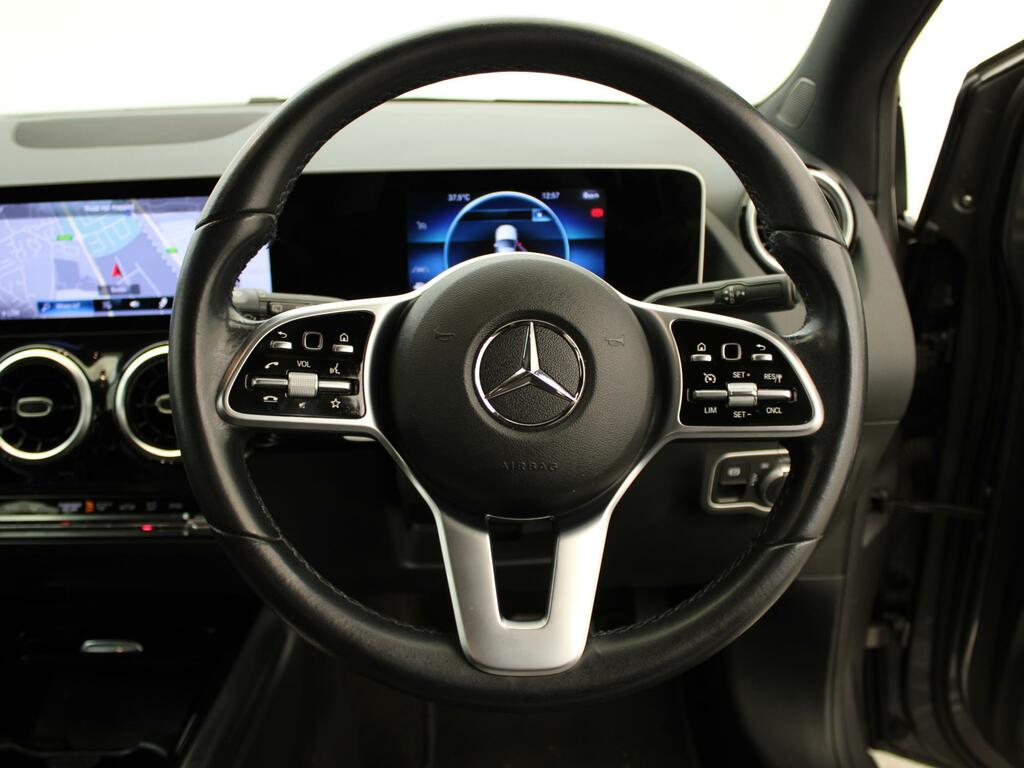 Mercedes-Benz B Class Amg Line Red #24