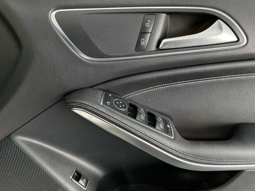 Mercedes-Benz CLA Class Cla 220 D Whiteart Silver #24