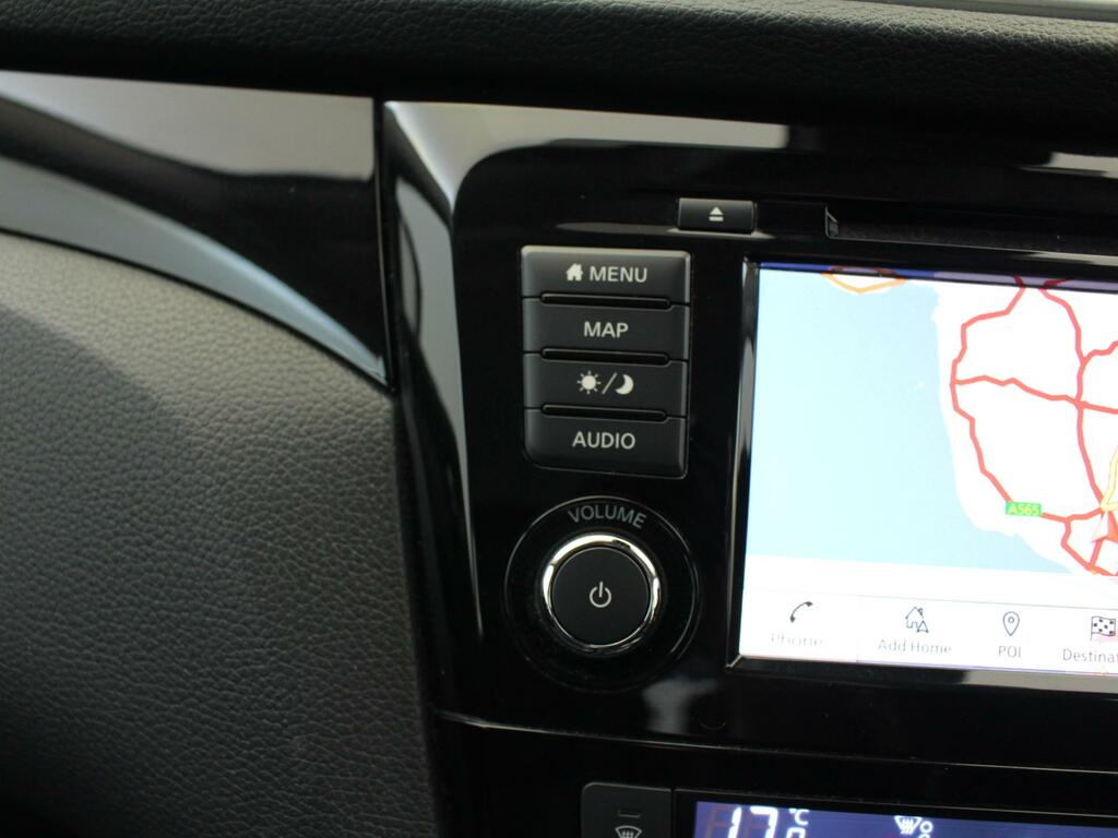 Nissan Qashqai Dig-t N-connecta White #23