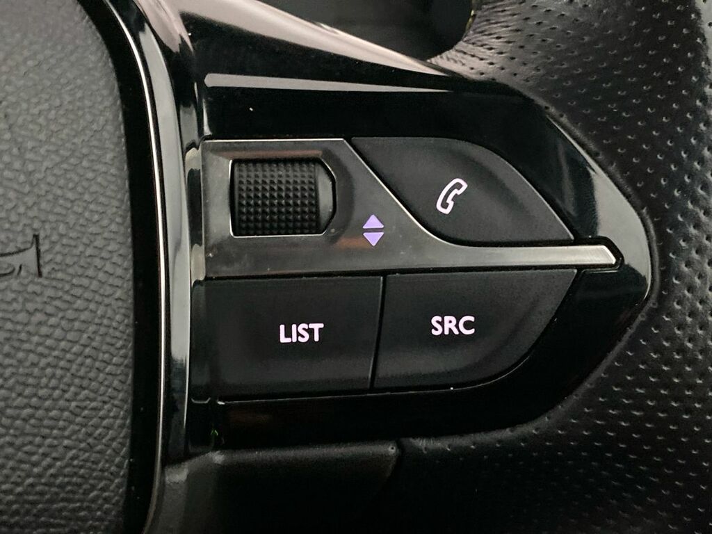Peugeot 2008 1.2 Puretech Active Premium Black #20