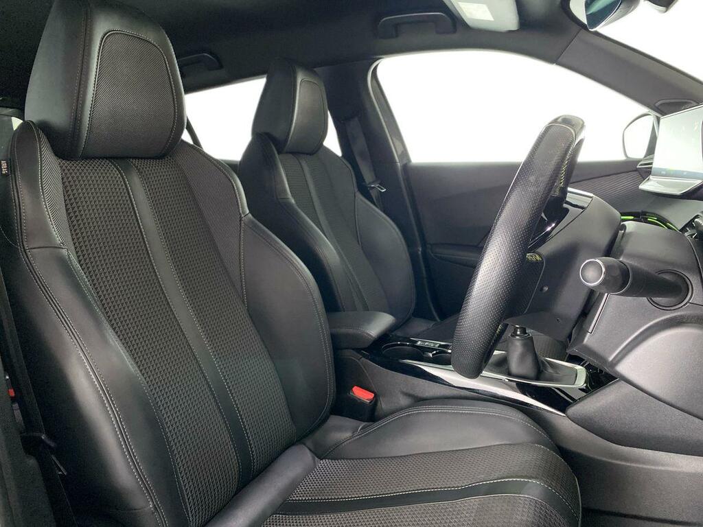 Peugeot 2008 1.2 Puretech Active Premium Black #13