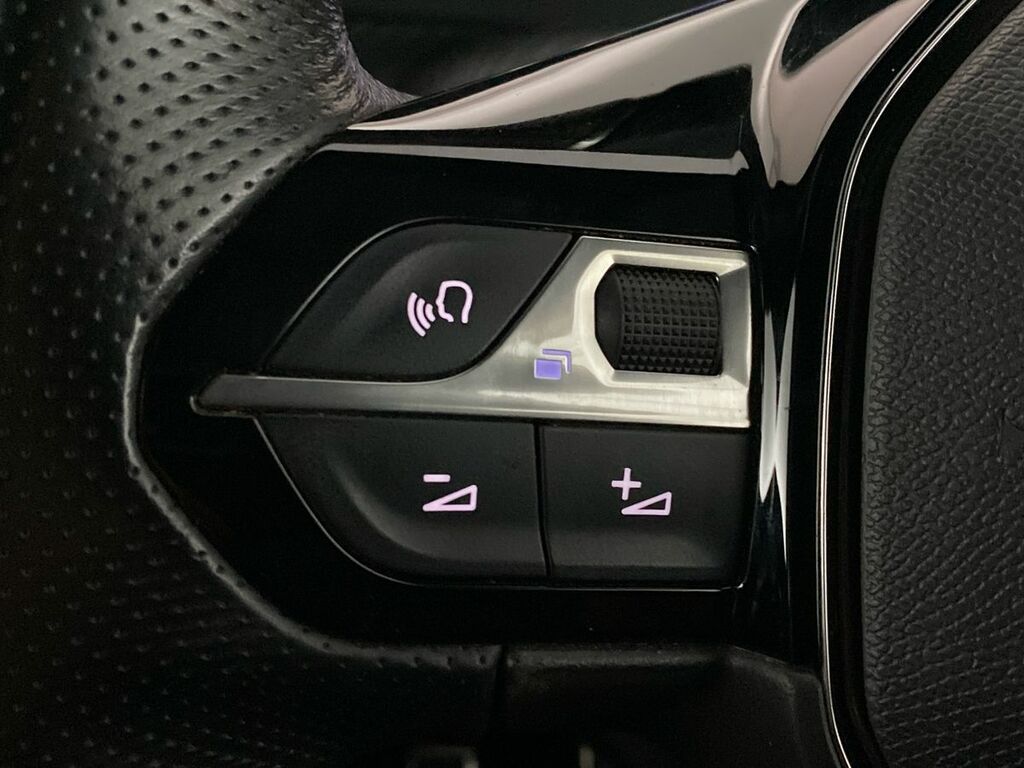 Peugeot 2008 1.2 Puretech Active Premium Black #19