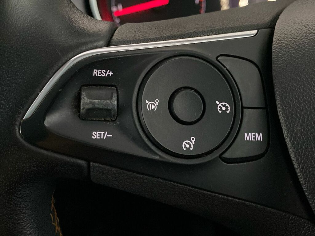 Vauxhall Crossland X Se White #18