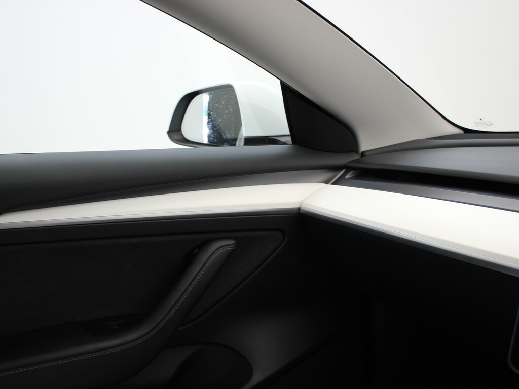 Tesla Model 3 Dual Motor Long Range Saloon 4 White #25