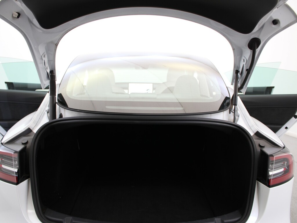 Tesla Model 3 Dual Motor Long Range Saloon 4 White #27