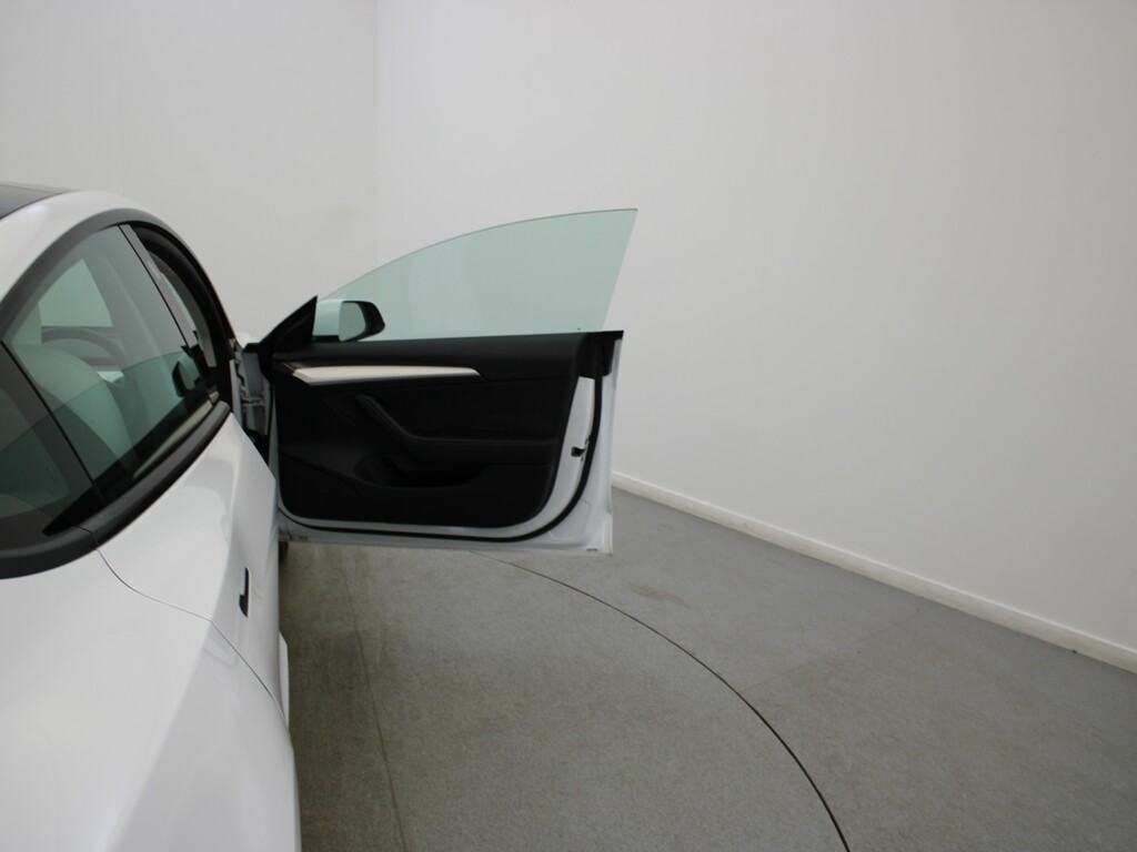 Tesla Model 3 Dual Motor Long Range Saloon 4 White #26
