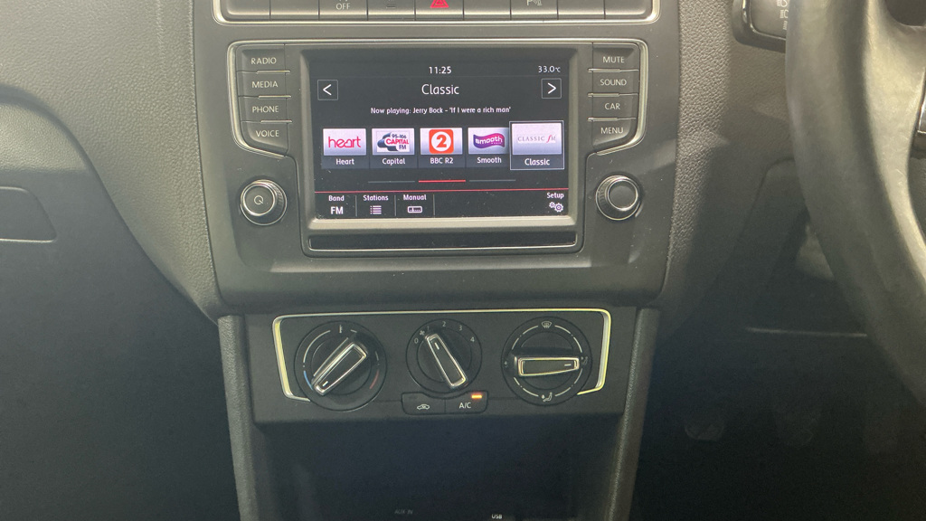 Volkswagen Polo Black #10