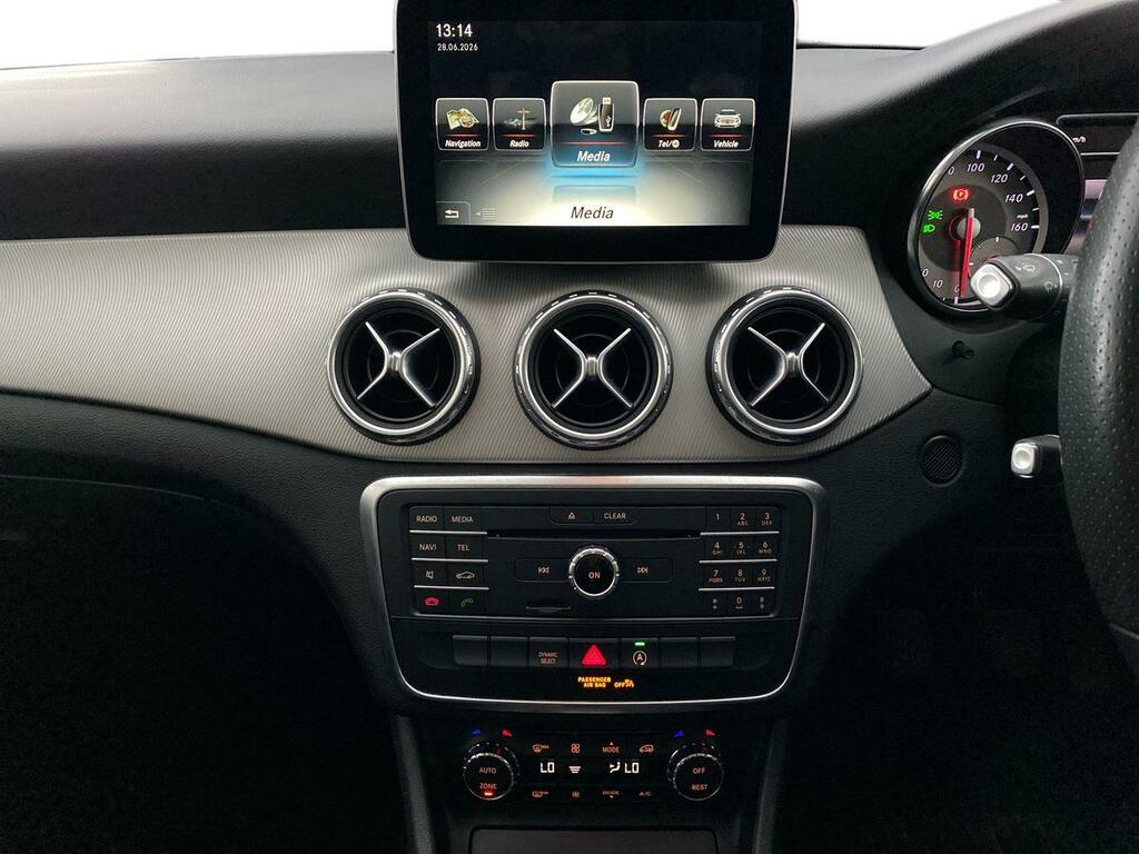 Mercedes-Benz GLA Class Gla 220D 4Matic Amg Line Premium Black #10