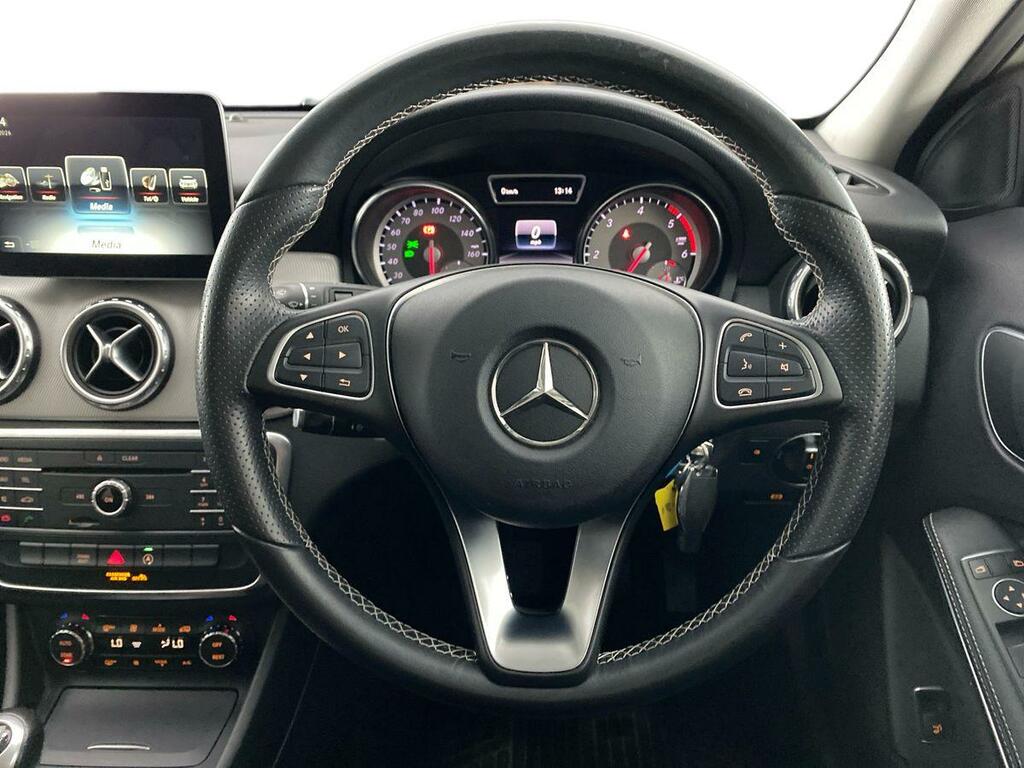 Mercedes-Benz GLA Class Gla 220D 4Matic Amg Line Premium Black #11