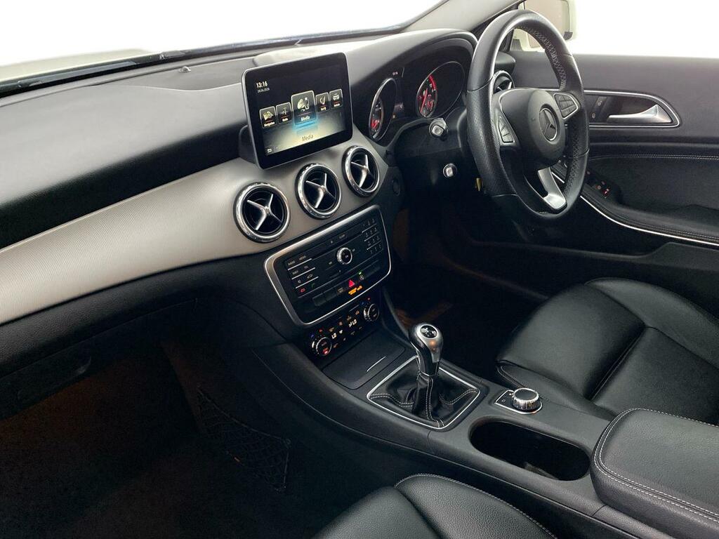 Mercedes-Benz GLA Class Gla 220D 4Matic Amg Line Premium Black #14