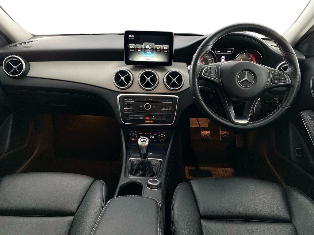 Mercedes-Benz GLA Class Gla 220D 4Matic Amg Line Premium Black #9